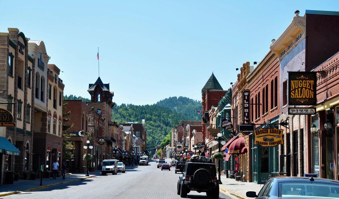 Best Places to Visit in South Dakota Beyond Mount Rushmore