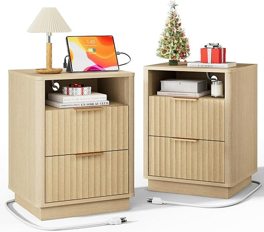 Fluted Night Stand Set of 2 with Charging Station, 18" Mid-Century Modern Nightstand, 2 Drawers End Table with Storage, Bedside Table for Bedroom Home Office, Curved Profile (Natural Oak)